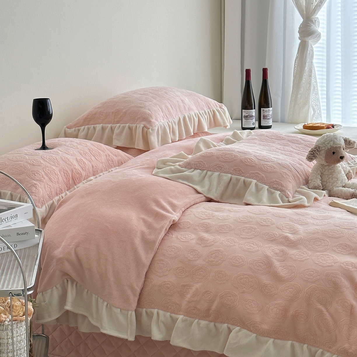 91家纺网 家纺一手货源 找家纺 （总）佰织鑫家居 2025新款高克重压花牛奶绒床盖款四件套-茶花