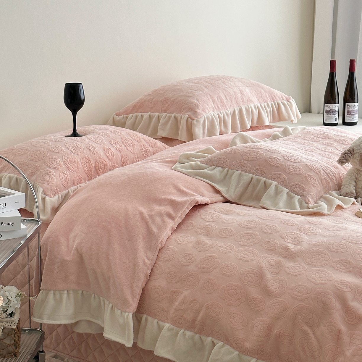 91家纺网 家纺一手货源 找家纺 （总）佰织鑫家居 2025新款高克重压花牛奶绒床盖款四件套-茶花