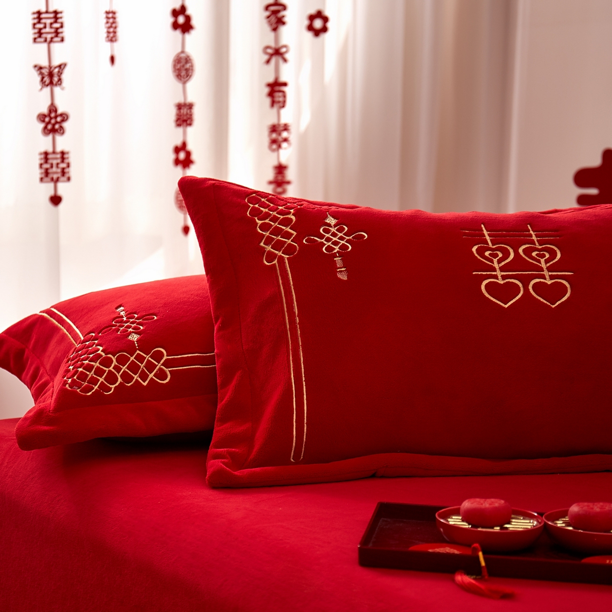 91家纺网 家纺一手货源 找家纺 布乐意 2025新款高克重大红牛奶绒婚庆全工艺重工刺绣新中式结婚四件套六件套小红书推荐抖音直播爆款 双喜临门