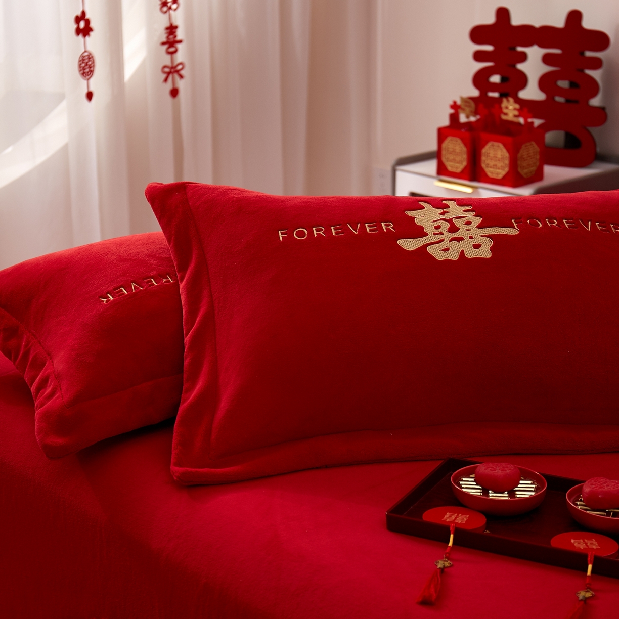 91家纺网 家纺一手货源 找家纺 布乐意 2025新款高克重大红牛奶绒婚庆全工艺重工刺绣新中式结婚四件套六件套小红书推荐抖音直播爆款 喜临门