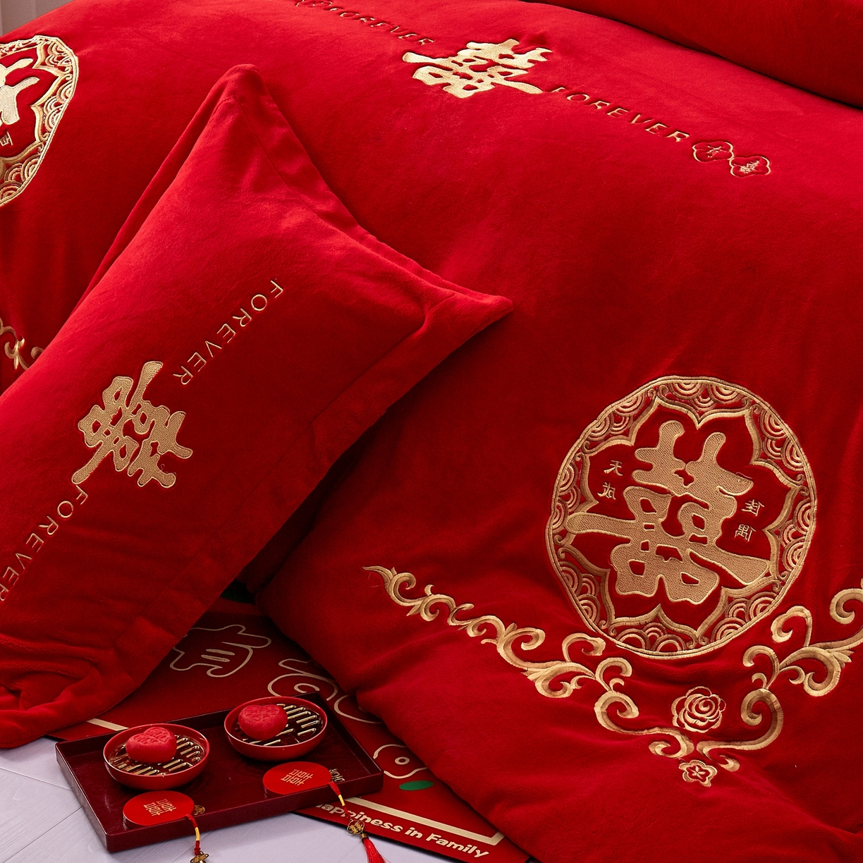 91家纺网 家纺一手货源 找家纺 布乐意 2025新款高克重大红牛奶绒婚庆全工艺重工刺绣新中式结婚四件套六件套小红书推荐抖音直播爆款 喜临门