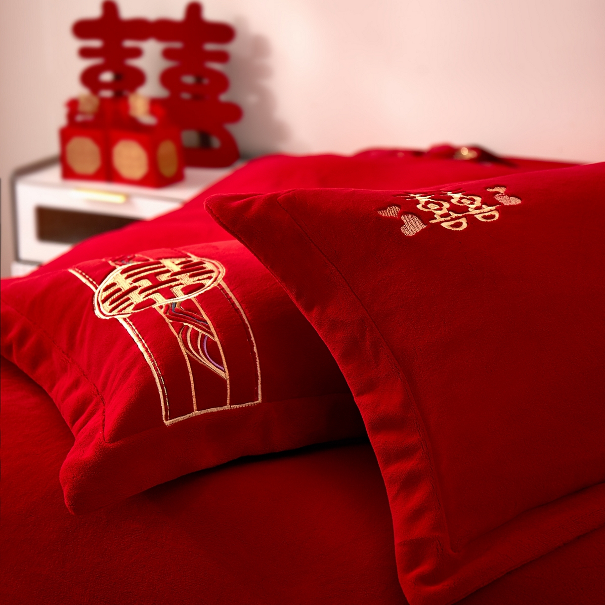 91家纺网 家纺一手货源 找家纺 布乐意 2025新款高克重大红牛奶绒婚庆全工艺重工刺绣新中式结婚四件套六件套小红书推荐抖音直播爆款 喜上加喜