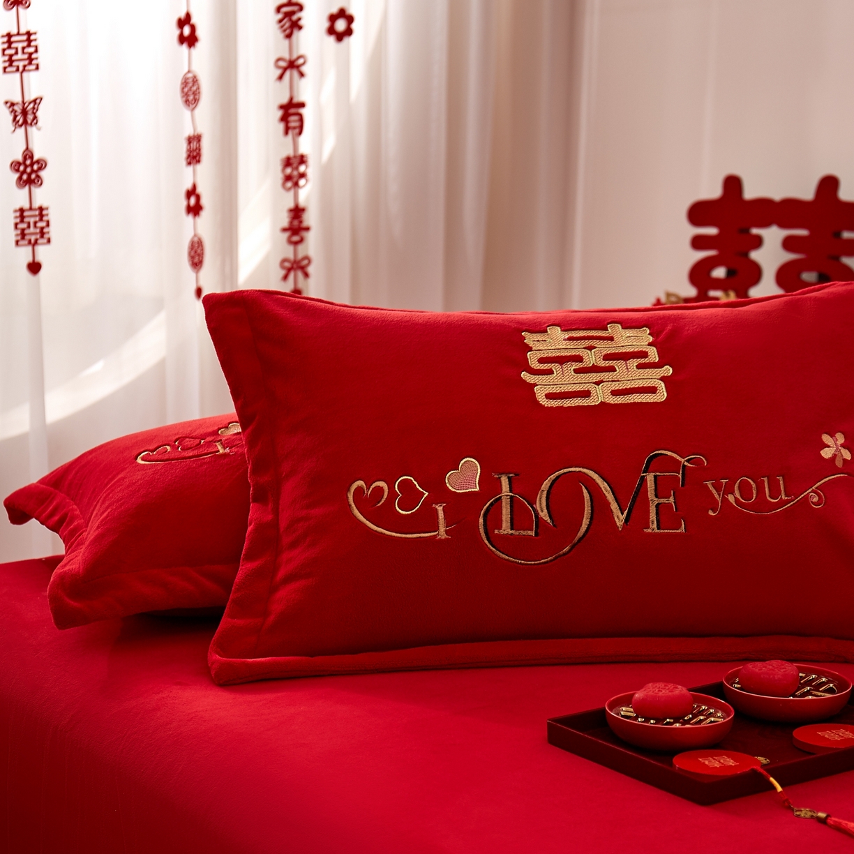 91家纺网 家纺一手货源 找家纺 布乐意 2025新款高克重大红牛奶绒婚庆全工艺重工刺绣新中式结婚四件套六件套小红书推荐抖音直播爆款 相亲相爱