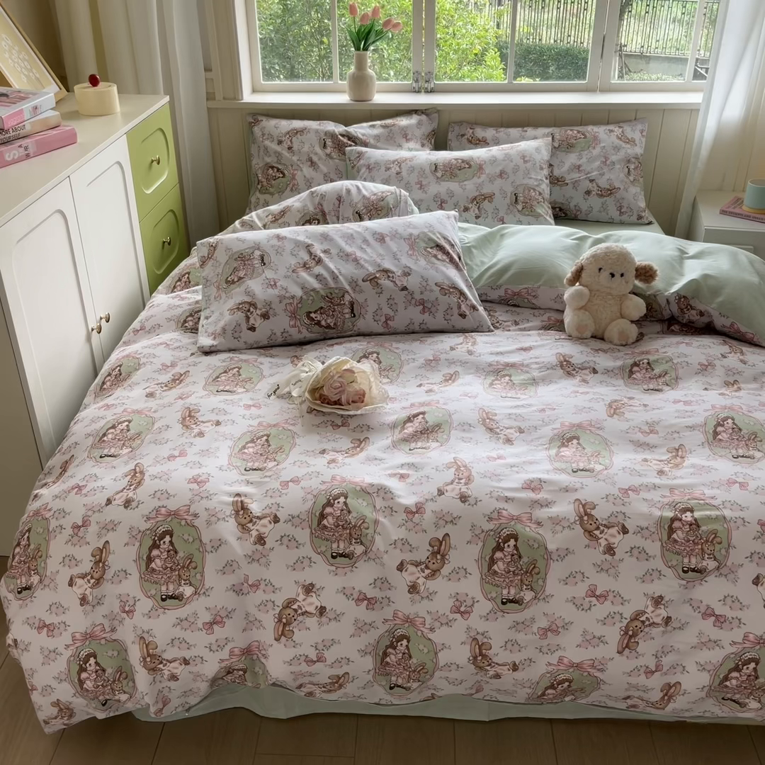 91家纺网 家纺一手货源 找家纺 琪格格纺织 2025新款13070全棉纯棉小清新四件套 爱丽丝梦境-粉