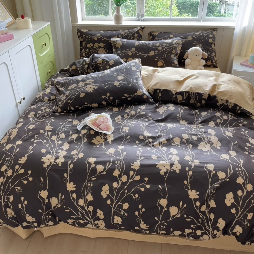 91家纺网 家纺一手货源 找家纺 琪格格纺织 2025新款13070全棉纯棉小清新四件套 花韵连锦-棕色