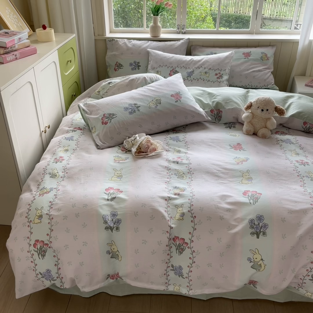 91家纺网 家纺一手货源 找家纺 琪格格纺织 2025新款13070全棉纯棉小清新四件套 花兔田园