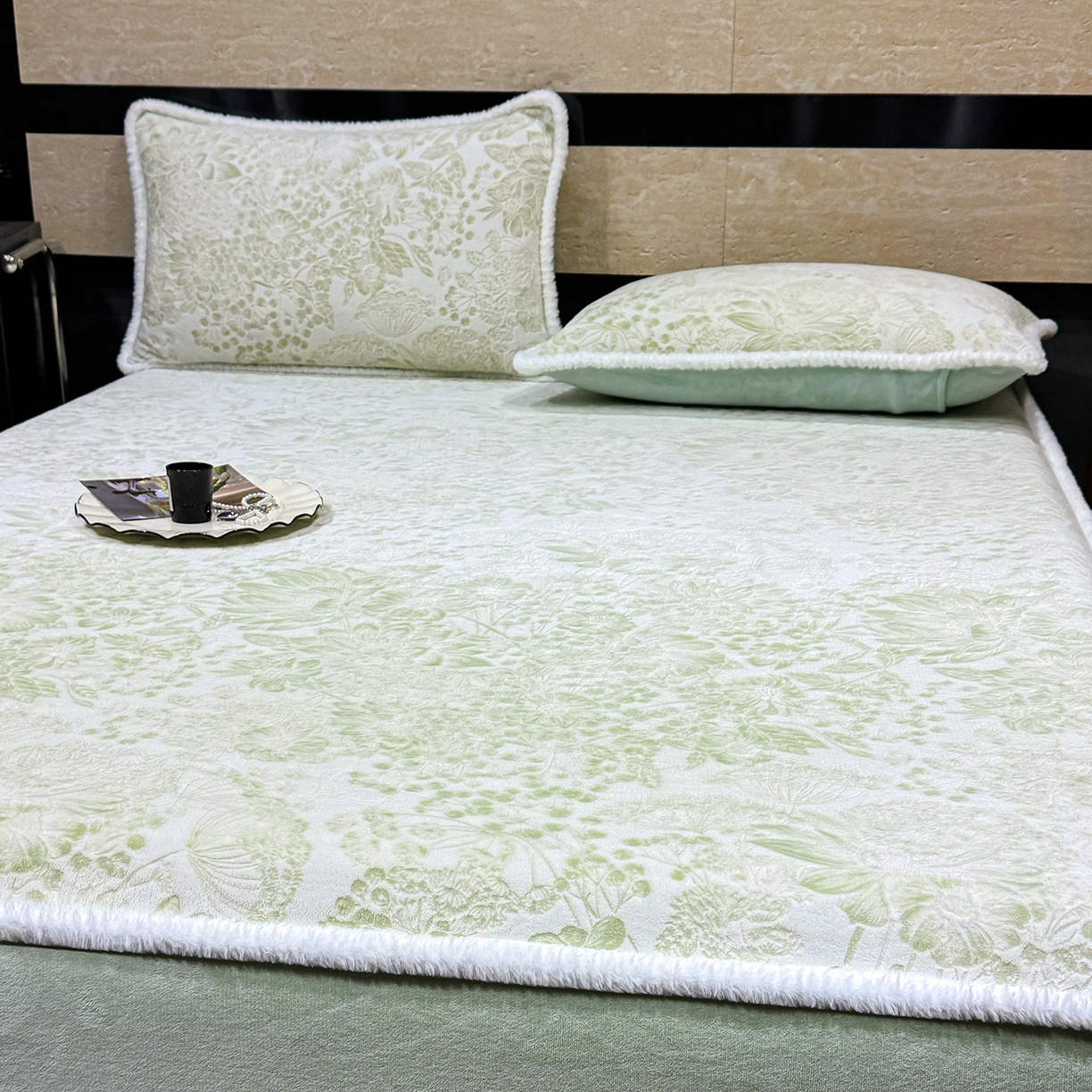 91家纺网 家纺一手货源 找家纺 云玲时尚 2025新款牛奶绒雕花兔毛绒包边床笠单床笠床笠单件 碎花漫语