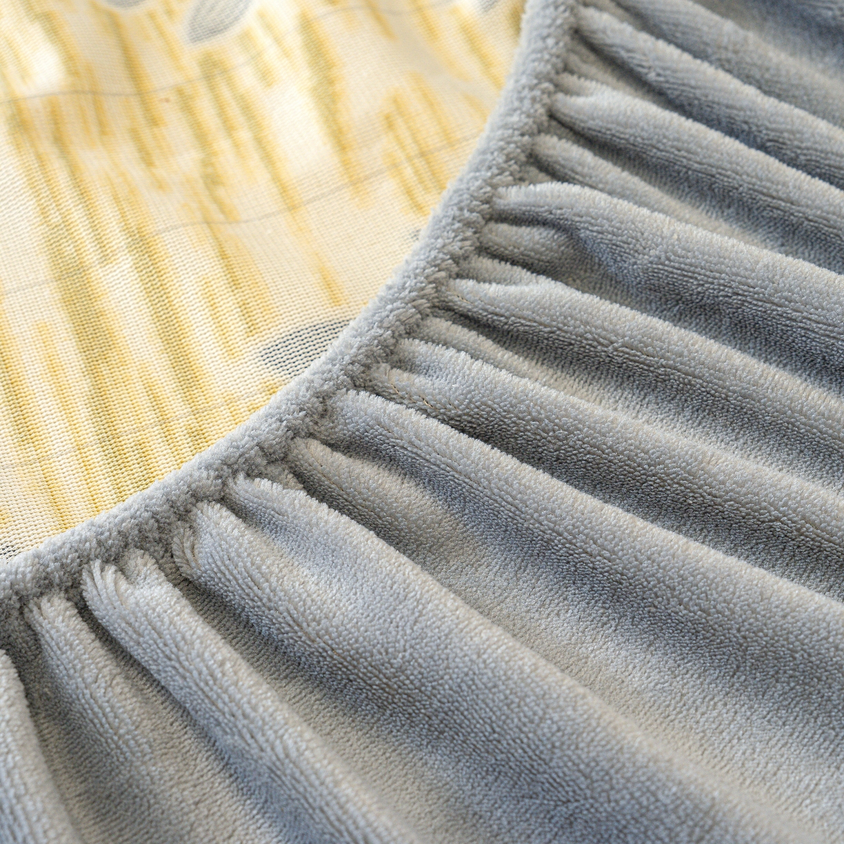 91家纺网 家纺一手货源 找家纺 云玲时尚 2025新款牛奶绒雕花兔毛绒包边床笠单床笠床笠单件 香榭落叶