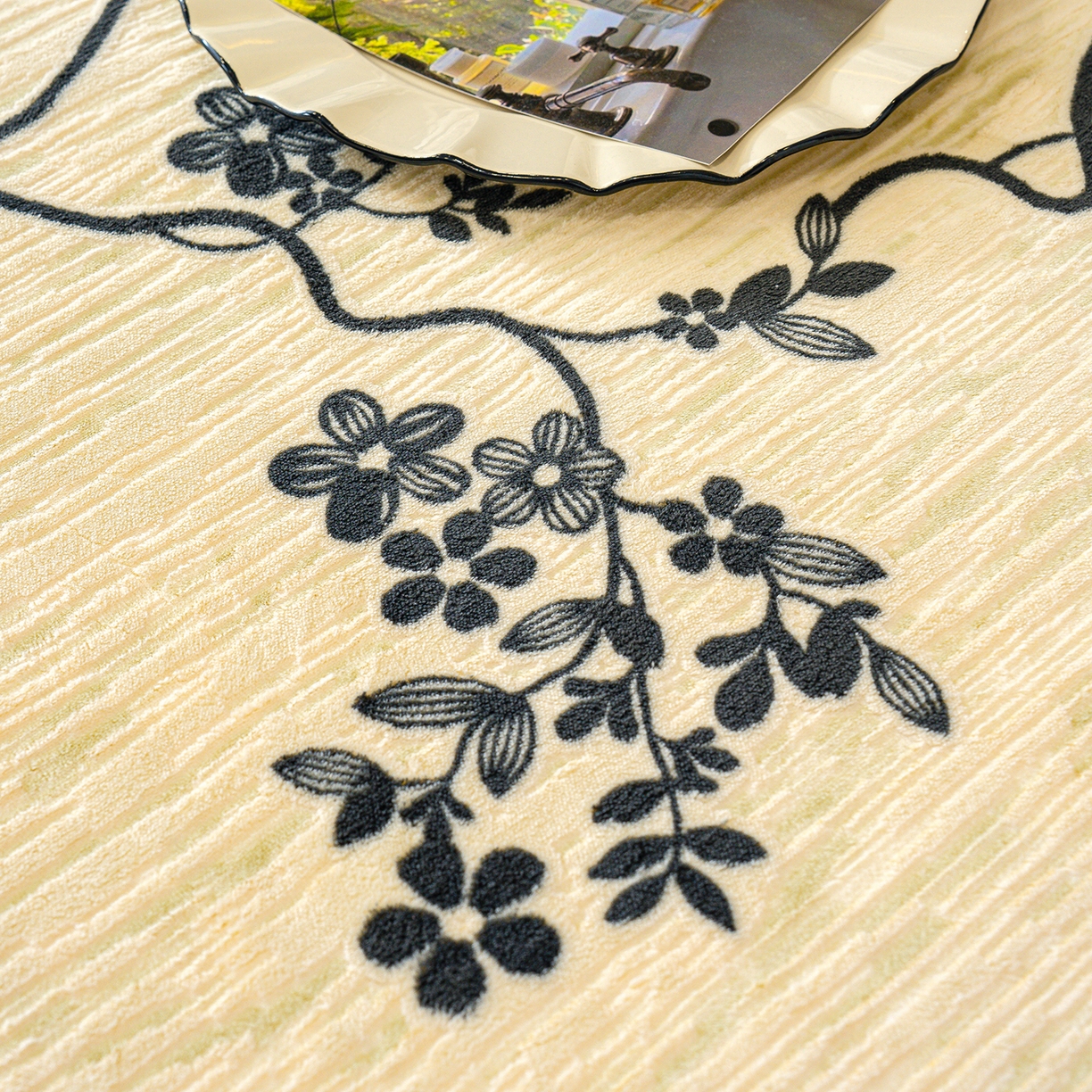 91家纺网 家纺一手货源 找家纺 云玲时尚 2025新款牛奶绒雕花兔毛绒包边床笠单床笠床笠单件 香榭落叶