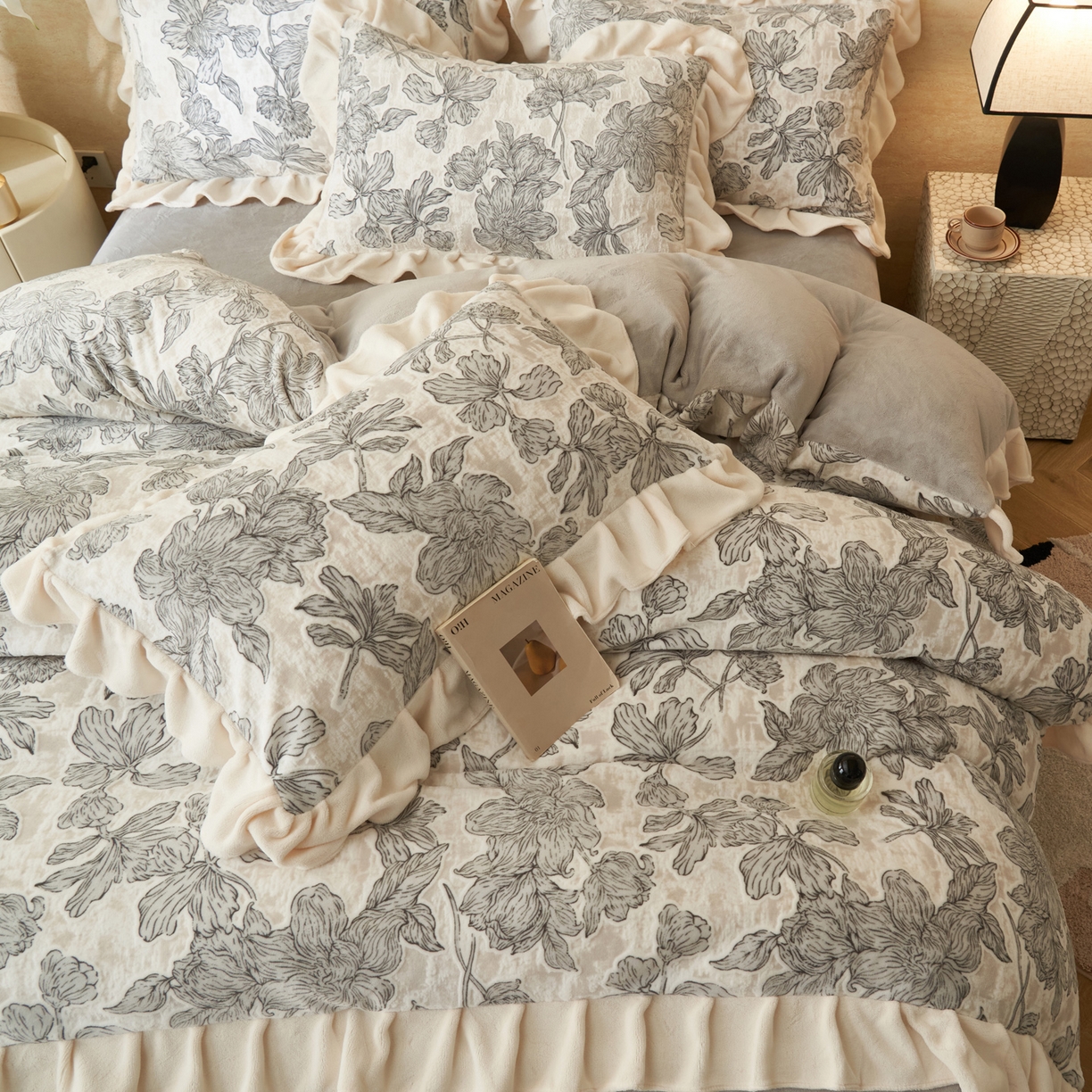 91家纺网 家纺一手货源 找家纺 （总）爱乐  全消光花边烂花牛奶绒四件套