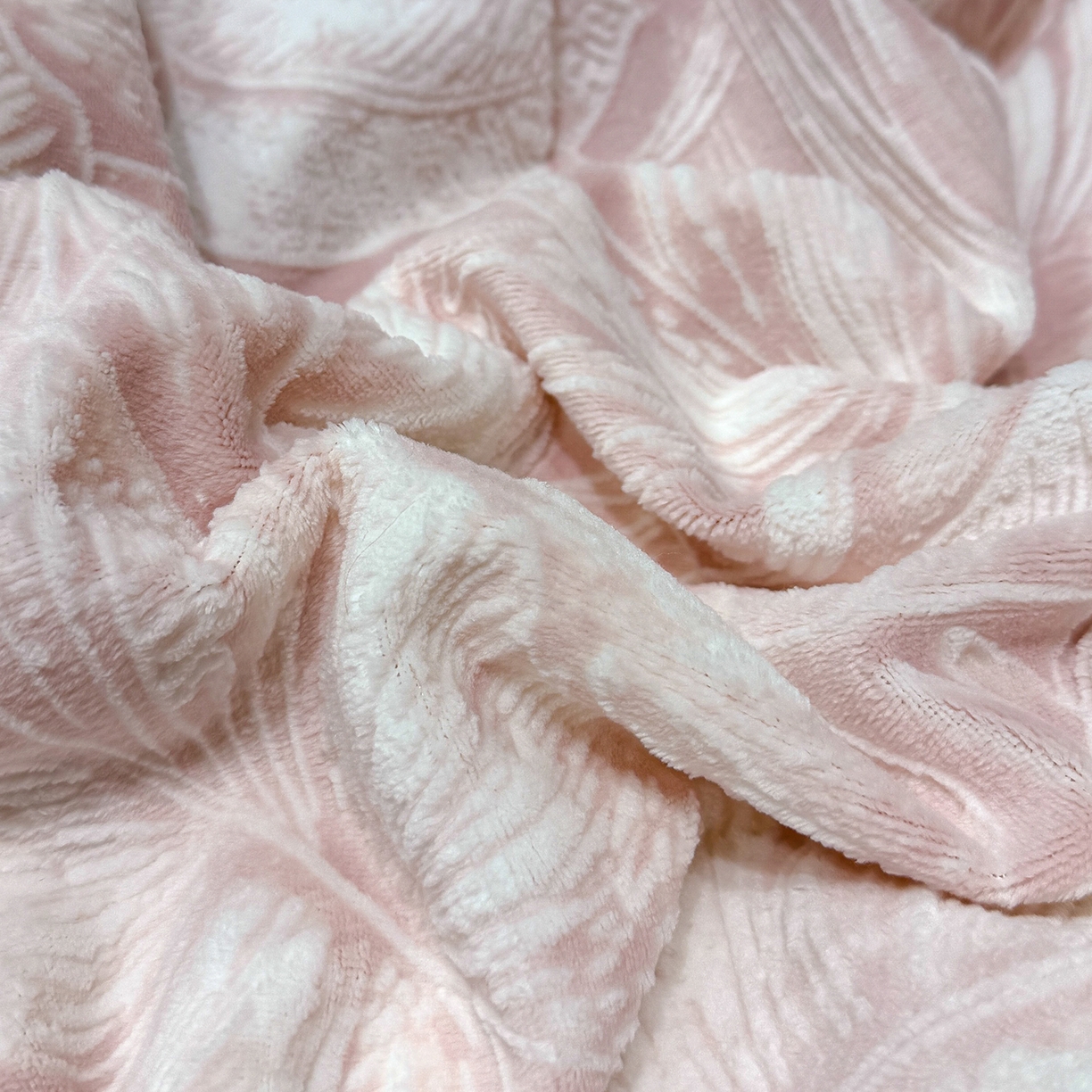 91家纺网 家纺一手货源 找家纺 云玲时尚 2025新款牛奶绒雕花兔毛绒包边床笠单床笠床笠单件 仲夏浪漫