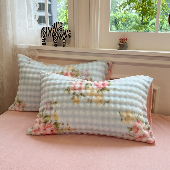 91家纺网 家纺一手货源 找家纺 优迈 2025秋冬新款卡通牛奶绒泡泡绒印花花卉兔毛四件套 蔷薇花