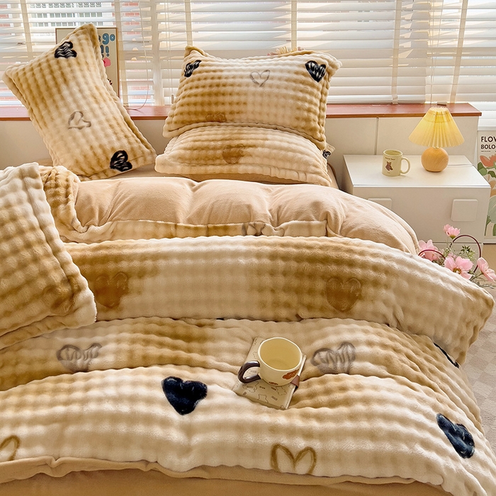 91家纺网 家纺一手货源 找家纺 优迈 2025秋冬新款卡通牛奶绒泡泡绒印花花卉兔毛四件套 爱心泡泡-咖