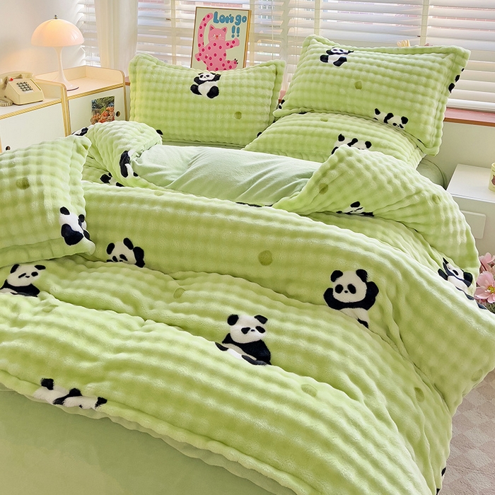 91家纺网 家纺一手货源 找家纺 优迈 2025秋冬新款卡通牛奶绒泡泡绒印花花卉兔毛四件套 熊猫点点-绿