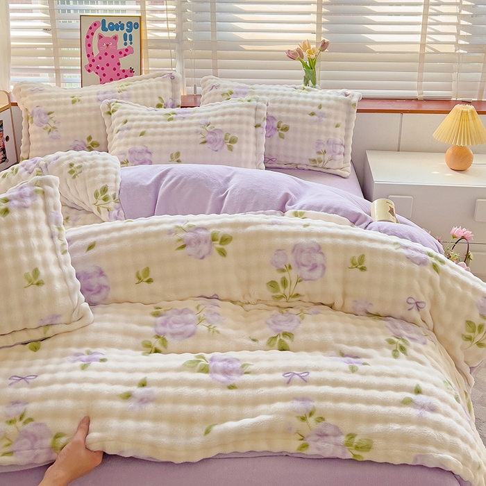 91家纺网 家纺一手货源 找家纺 优迈 2025秋冬新款卡通牛奶绒泡泡绒印花花卉兔毛四件套 田园生活