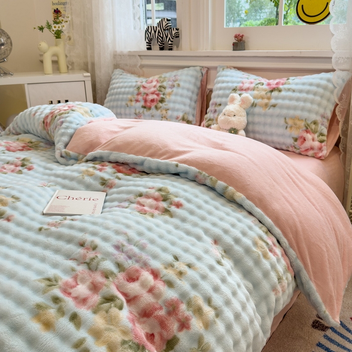 91家纺网 家纺一手货源 找家纺 优迈 2025秋冬新款卡通牛奶绒泡泡绒印花花卉兔毛四件套 蔷薇花