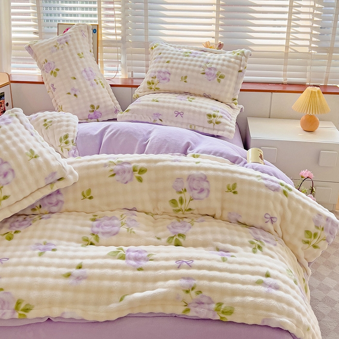 91家纺网 家纺一手货源 找家纺 优迈 2025秋冬新款卡通牛奶绒泡泡绒印花花卉兔毛四件套 田园生活