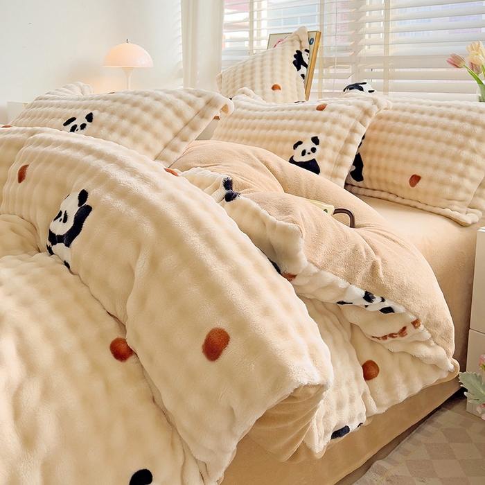 91家纺网 家纺一手货源 找家纺 优迈 2025秋冬新款卡通牛奶绒泡泡绒印花花卉兔毛四件套 熊猫点点-咖