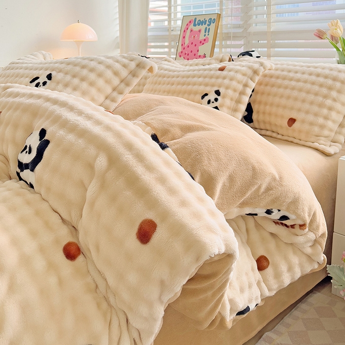 91家纺网 家纺一手货源 找家纺 优迈 2025秋冬新款卡通牛奶绒泡泡绒印花花卉兔毛四件套 熊猫点点-咖