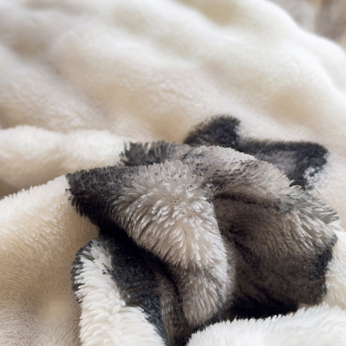 91家纺网 家纺一手货源 找家纺 优迈 2025秋冬新款卡通牛奶绒泡泡绒印花花卉兔毛四件套 蝴蝶灰