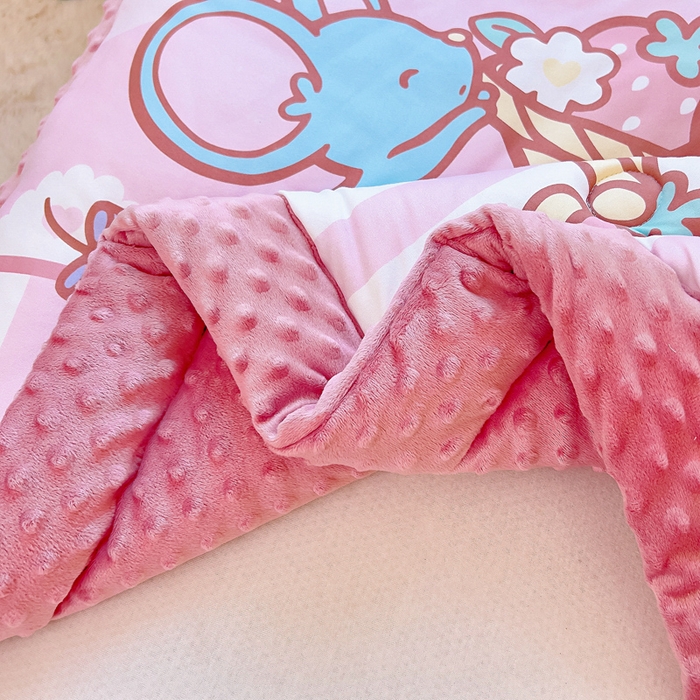 91家纺网 家纺一手货源 找家纺 吉咪兔家纺 2025新款大版三丽鸥库洛米儿童豆豆被针织棉幼儿园宝宝午睡春秋四季婴儿被子被芯 草莓美乐蒂