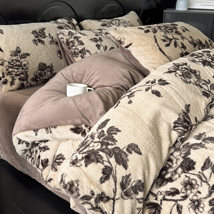 91家纺网 家纺一手货源 找家纺 （总）优迈 2025秋冬新款直播热卖轻奢法式美拉德风高克重加厚獭兔毛绒牛奶绒四件套