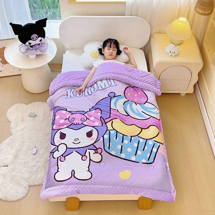 91家纺网 家纺一手货源 找家纺 吉咪兔家纺 2025新款大版三丽鸥库洛米儿童豆豆被针织棉幼儿园宝宝午睡春秋四季婴儿被子被芯 蛋糕库洛米