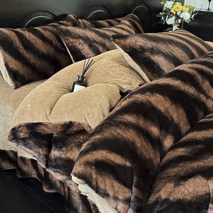 优迈 2025秋冬新款直播热卖轻奢法式美拉德风高克重加厚獭兔毛绒牛奶绒四件套 棕野