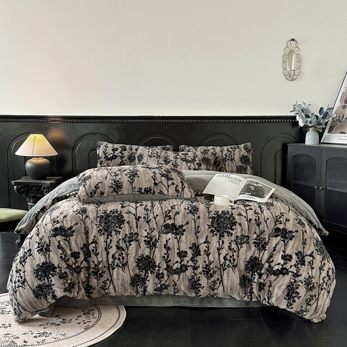 91家纺网 家纺一手货源 找家纺 优迈 2025秋冬新款直播热卖轻奢法式美拉德风高克重加厚獭兔毛绒牛奶绒四件套 墨枝