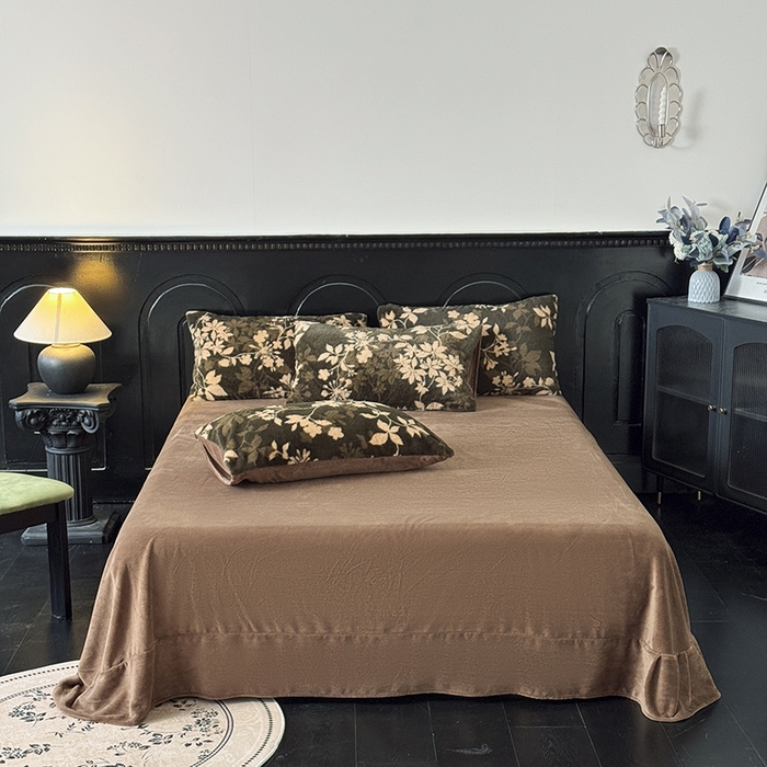 91家纺网 家纺一手货源 找家纺 优迈 2025秋冬新款直播热卖轻奢法式美拉德风高克重加厚獭兔毛绒牛奶绒四件套 花枝