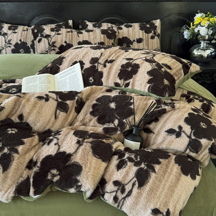 91家纺网 家纺一手货源 找家纺 优迈 2025秋冬新款直播热卖轻奢法式美拉德风高克重加厚獭兔毛绒牛奶绒四件套 绿野