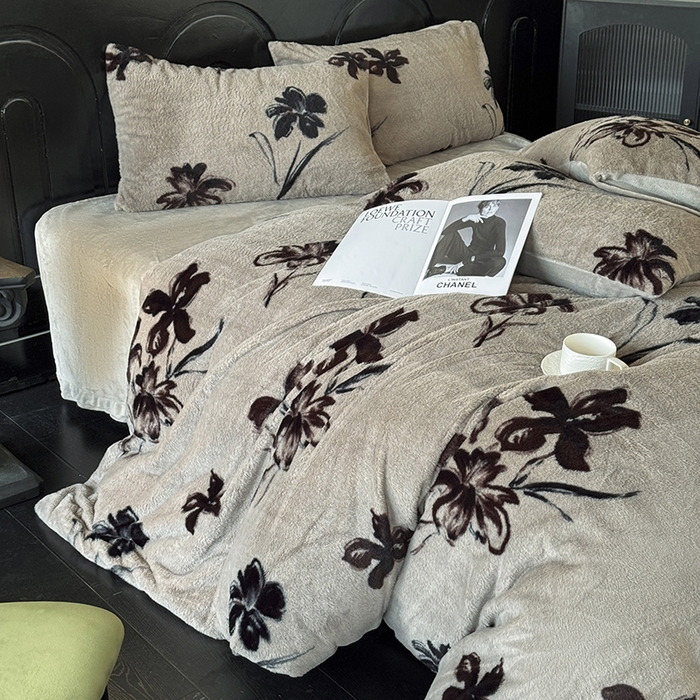 91家纺网 家纺一手货源 找家纺 优迈 2025秋冬新款直播热卖轻奢法式美拉德风高克重加厚獭兔毛绒牛奶绒四件套 卉兰