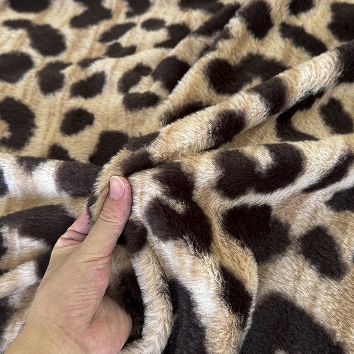 91家纺网 家纺一手货源 找家纺 优迈 2025秋冬新款直播热卖轻奢法式美拉德风高克重加厚獭兔毛绒牛奶绒四件套 豹纹