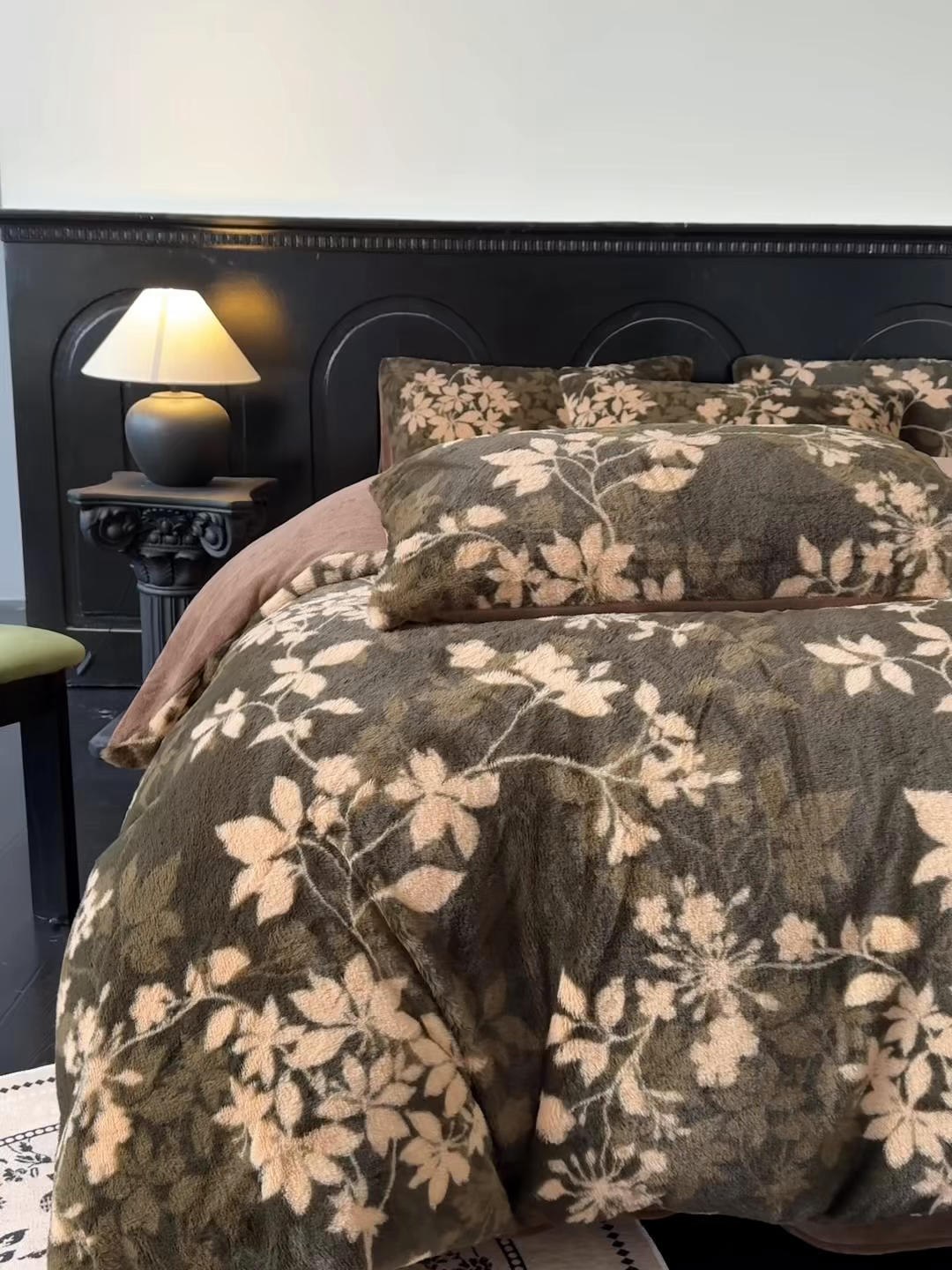 91家纺网 家纺一手货源 找家纺 优迈 2025秋冬新款直播热卖轻奢法式美拉德风高克重加厚獭兔毛绒牛奶绒四件套 花枝