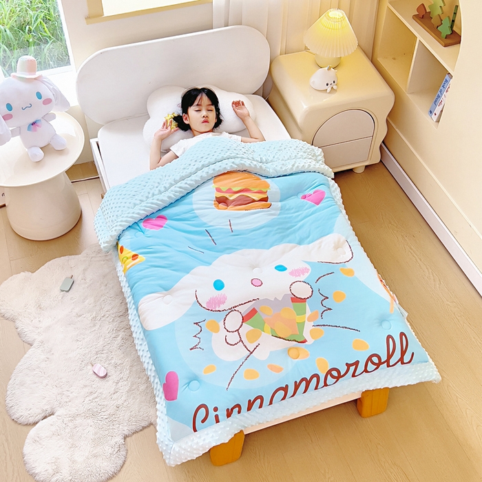 91家纺网 家纺一手货源 找家纺 吉咪兔家纺 2025新款大版三丽鸥库洛米儿童豆豆被针织棉幼儿园宝宝午睡春秋四季婴儿被子被芯 汉堡玉桂狗