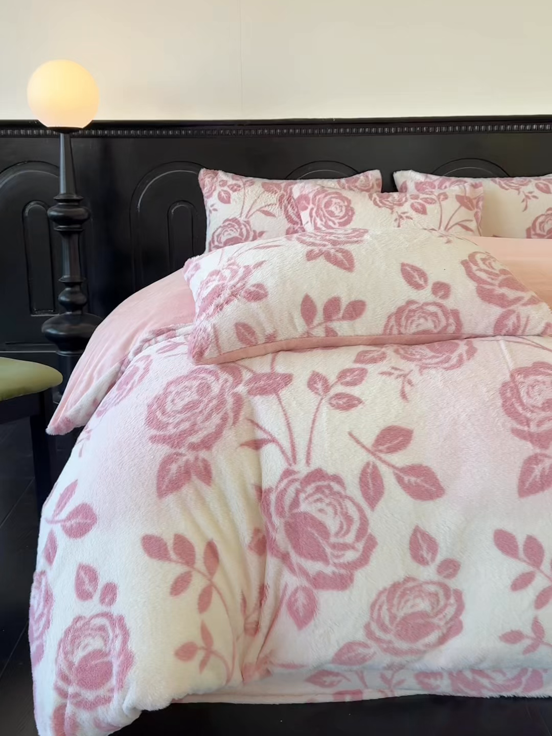 91家纺网 家纺一手货源 找家纺 优迈 2025秋冬新款直播热卖轻奢法式美拉德风高克重加厚獭兔毛绒牛奶绒四件套 玫语