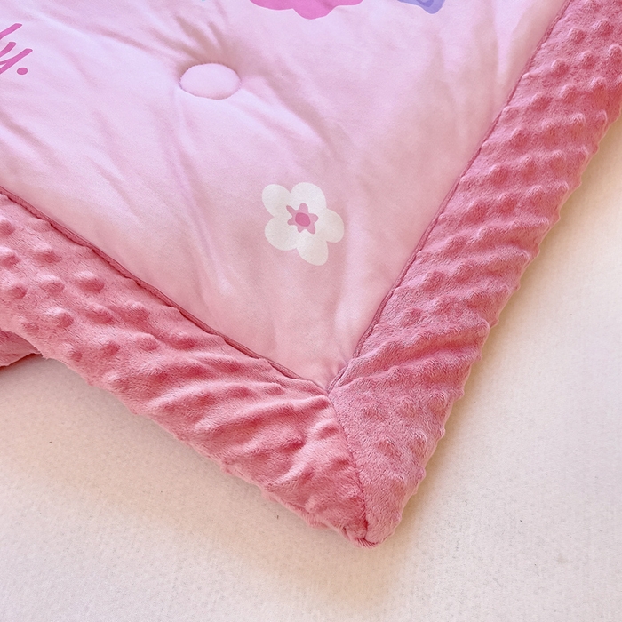 91家纺网 家纺一手货源 找家纺 吉咪兔家纺 2025新款大版三丽鸥库洛米儿童豆豆被针织棉幼儿园宝宝午睡春秋四季婴儿被子被芯 花花美乐蒂