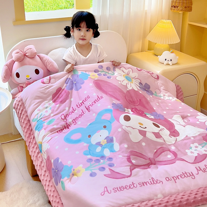 91家纺网 家纺一手货源 找家纺 吉咪兔家纺 2025新款大版三丽鸥库洛米儿童豆豆被针织棉幼儿园宝宝午睡春秋四季婴儿被子被芯 花花美乐蒂