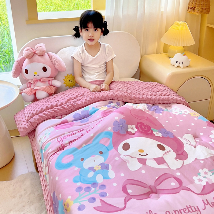 91家纺网 家纺一手货源 找家纺 吉咪兔家纺 2025新款大版三丽鸥库洛米儿童豆豆被针织棉幼儿园宝宝午睡春秋四季婴儿被子被芯 花花美乐蒂