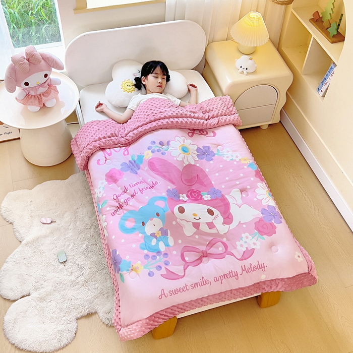 91家纺网 家纺一手货源 找家纺 吉咪兔家纺 2025新款大版三丽鸥库洛米儿童豆豆被针织棉幼儿园宝宝午睡春秋四季婴儿被子被芯 花花美乐蒂