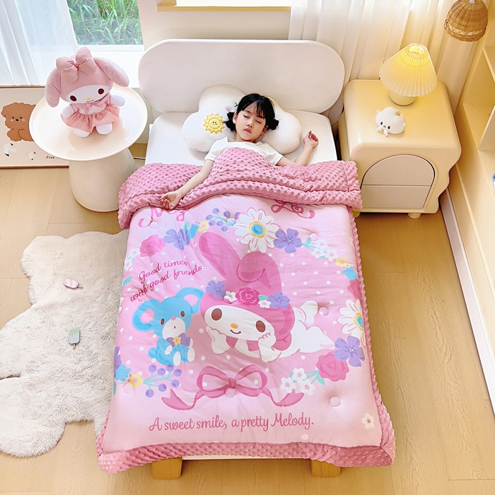 91家纺网 家纺一手货源 找家纺 吉咪兔家纺 2025新款大版三丽鸥库洛米儿童豆豆被针织棉幼儿园宝宝午睡春秋四季婴儿被子被芯 花花美乐蒂