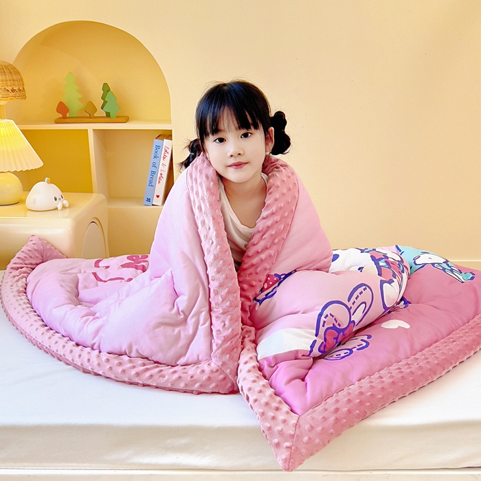 91家纺网 家纺一手货源 找家纺 吉咪兔家纺 2025新款大版三丽鸥库洛米儿童豆豆被针织棉幼儿园宝宝午睡春秋四季婴儿被子被芯 奶茶美乐蒂