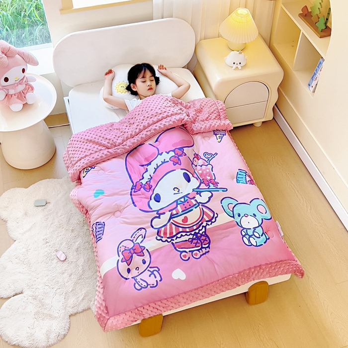 91家纺网 家纺一手货源 找家纺 吉咪兔家纺 2025新款大版三丽鸥库洛米儿童豆豆被针织棉幼儿园宝宝午睡春秋四季婴儿被子被芯 奶茶美乐蒂