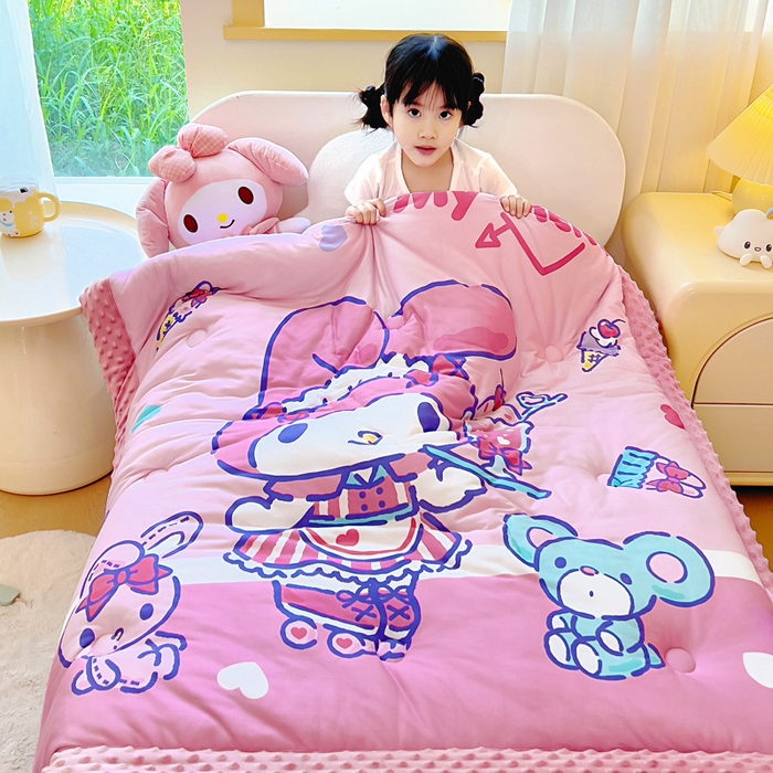 91家纺网 家纺一手货源 找家纺 吉咪兔家纺 2025新款大版三丽鸥库洛米儿童豆豆被针织棉幼儿园宝宝午睡春秋四季婴儿被子被芯 奶茶美乐蒂