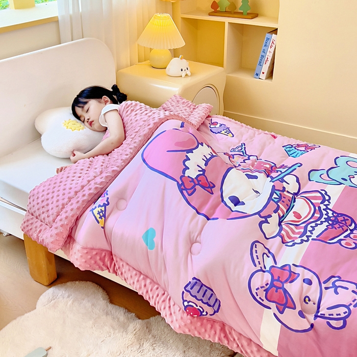 91家纺网 家纺一手货源 找家纺 吉咪兔家纺 2025新款大版三丽鸥库洛米儿童豆豆被针织棉幼儿园宝宝午睡春秋四季婴儿被子被芯 奶茶美乐蒂