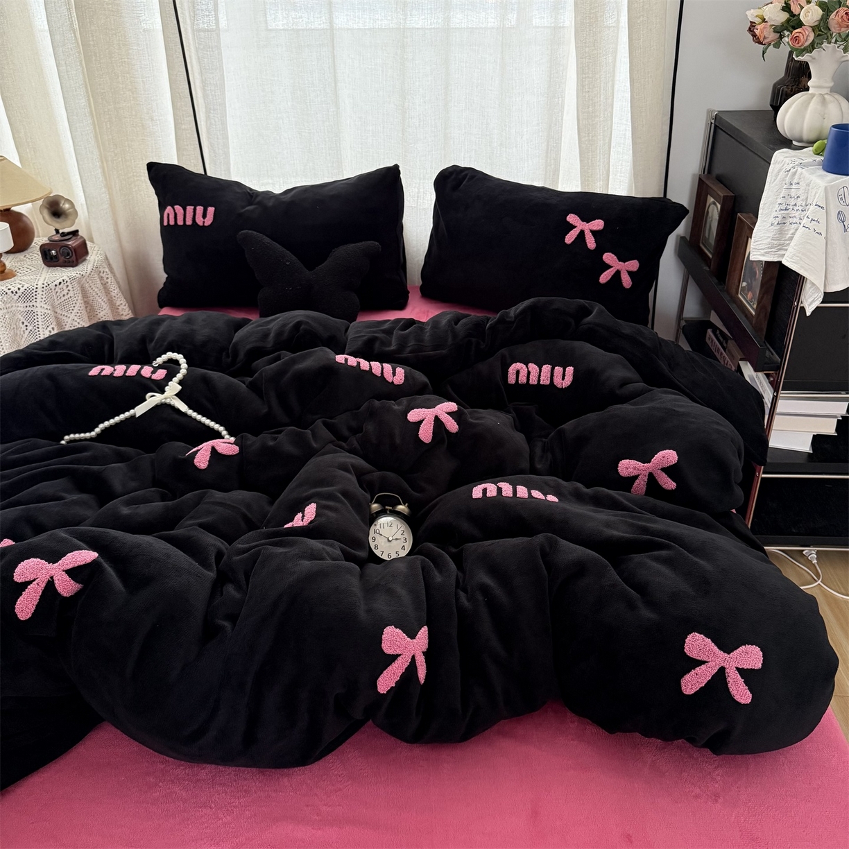 91家纺网 家纺一手货源 找家纺 （总）优色良品家纺 2025新款高克重牛奶绒宝宝绒保暖毛巾绣四件套蝴蝶结