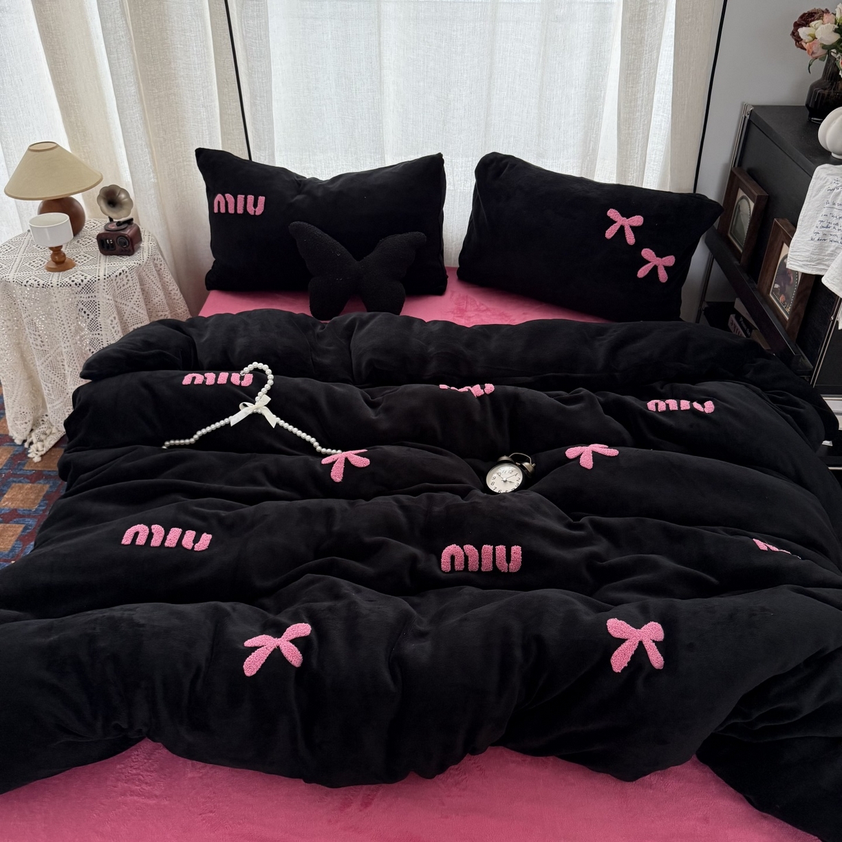 91家纺网 家纺一手货源 找家纺 （总）优色良品家纺 2025新款高克重牛奶绒宝宝绒保暖毛巾绣四件套蝴蝶结