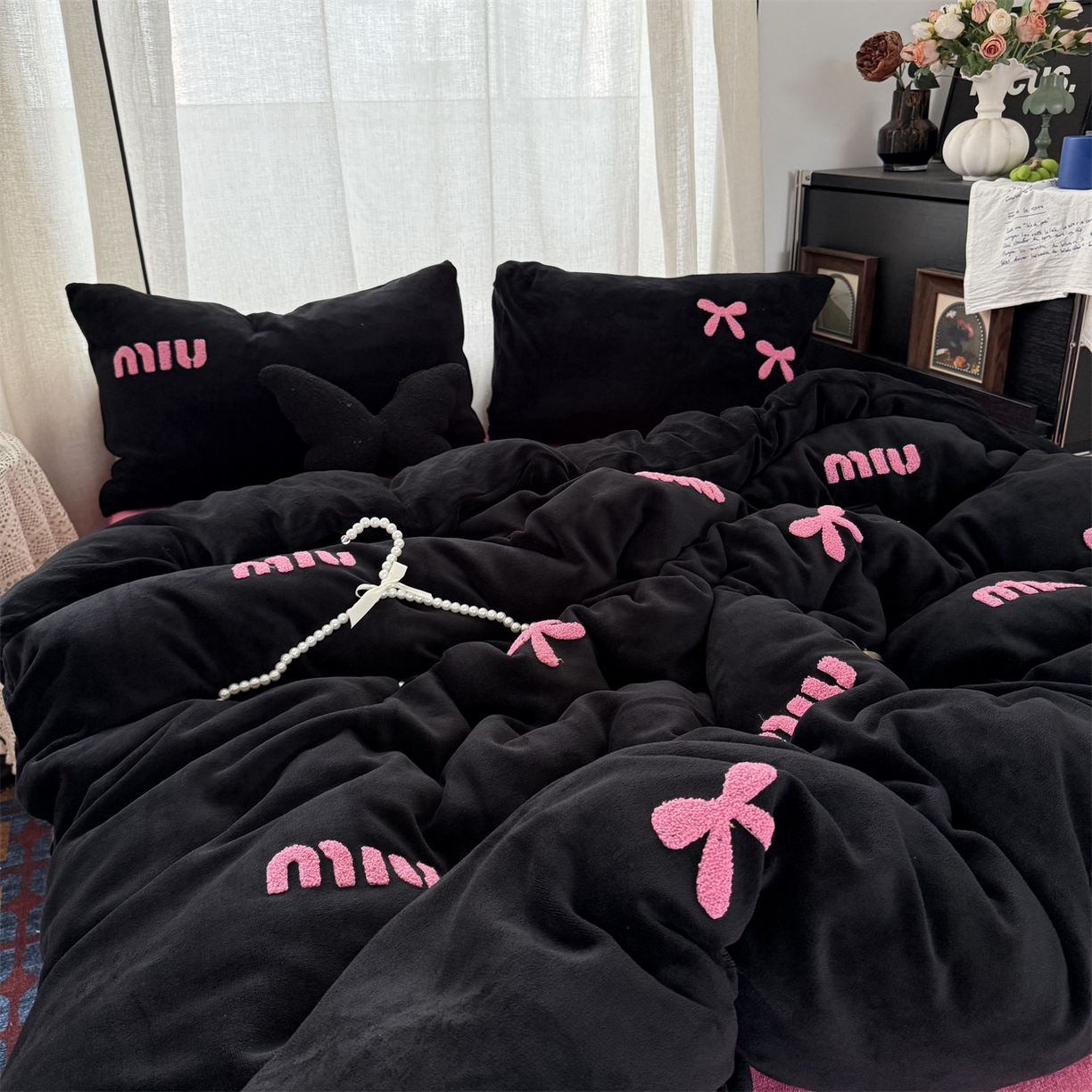 91家纺网 家纺一手货源 找家纺 （总）优色良品家纺 2025新款高克重牛奶绒宝宝绒保暖毛巾绣四件套蝴蝶结