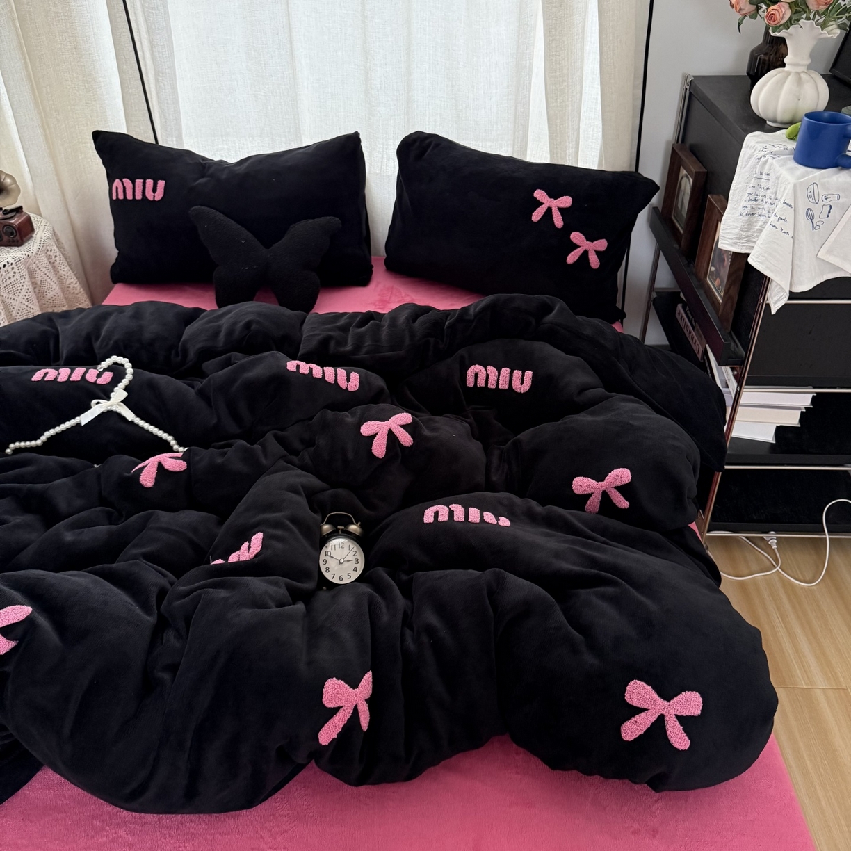 91家纺网 家纺一手货源 找家纺 （总）优色良品家纺 2025新款高克重牛奶绒宝宝绒保暖毛巾绣四件套蝴蝶结