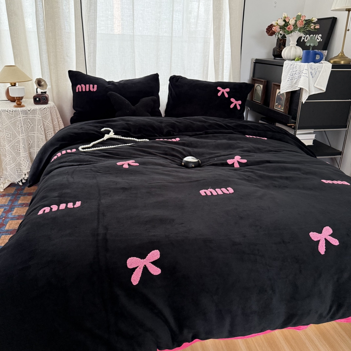 91家纺网 家纺一手货源 找家纺 （总）优色良品家纺 2025新款高克重牛奶绒宝宝绒保暖毛巾绣四件套蝴蝶结